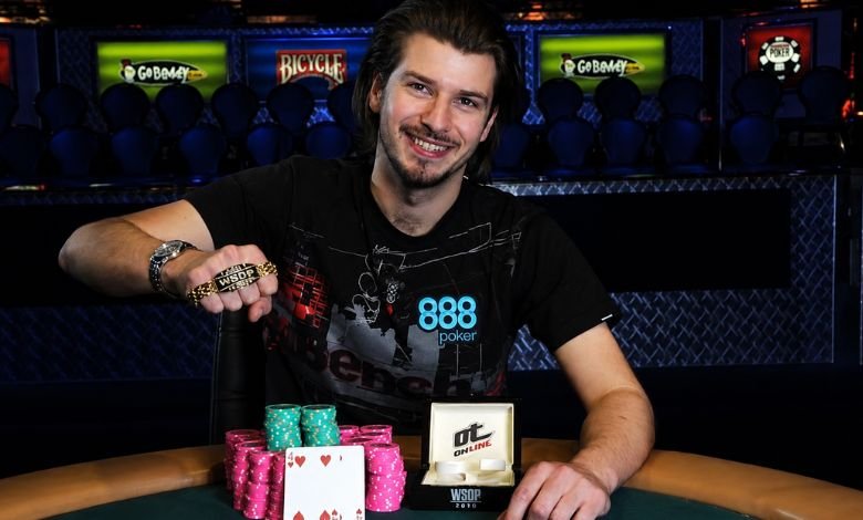 Darren Woods, ganador de brazalete, fue condenado a prisión por trampa online.