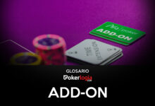 Tapete de poker con una tarjeta que dice add-on