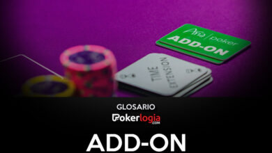 Tapete de poker con una tarjeta que dice add-on