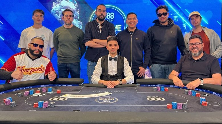 Mesa final Gran Final de Noche de Poker