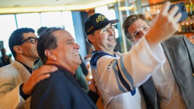 Phil Hellmuth y Adam Pliska en el One Drop en Resorts World Las Vegas