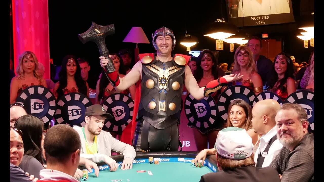 Phil-Hellmuth-vestido-de-Thor wsop 2018