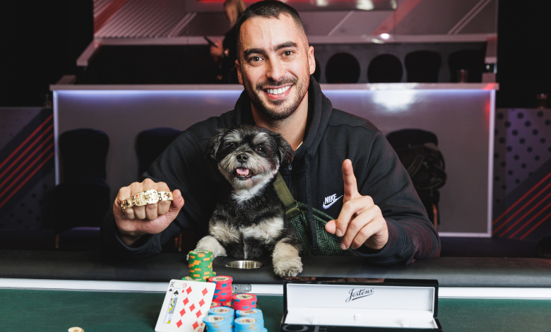 Ganó su primer brazalete con su perro de la suerte y K-9 brazalete perro