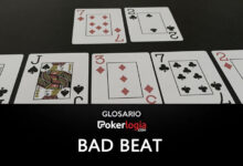 Cartas de poker dispuestas en la mesa la leyenda reza "bad beat"