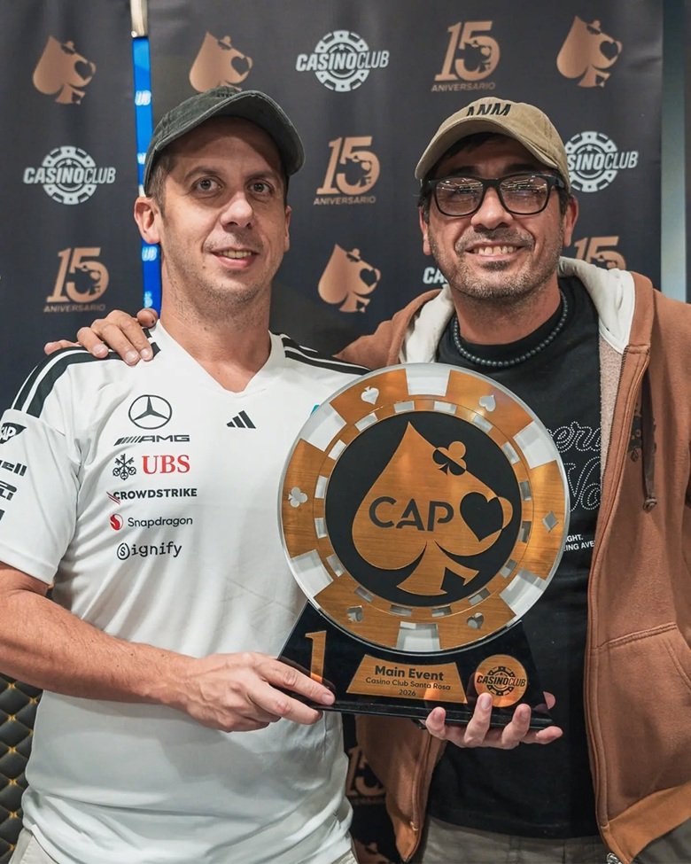 heads up frente a Martín Fretes, el marplatense Leandro Foster