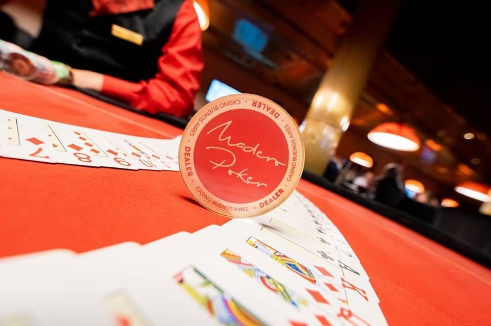 ¡Vuelven las mesas cash a Madero Poker! madero-poker-dealer
