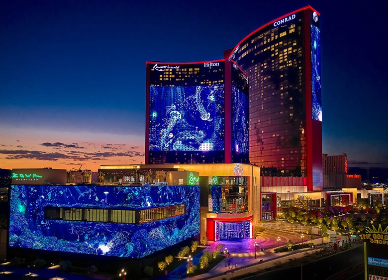 Imagen nocturna del hotel y casino Resort World de Las Vegas